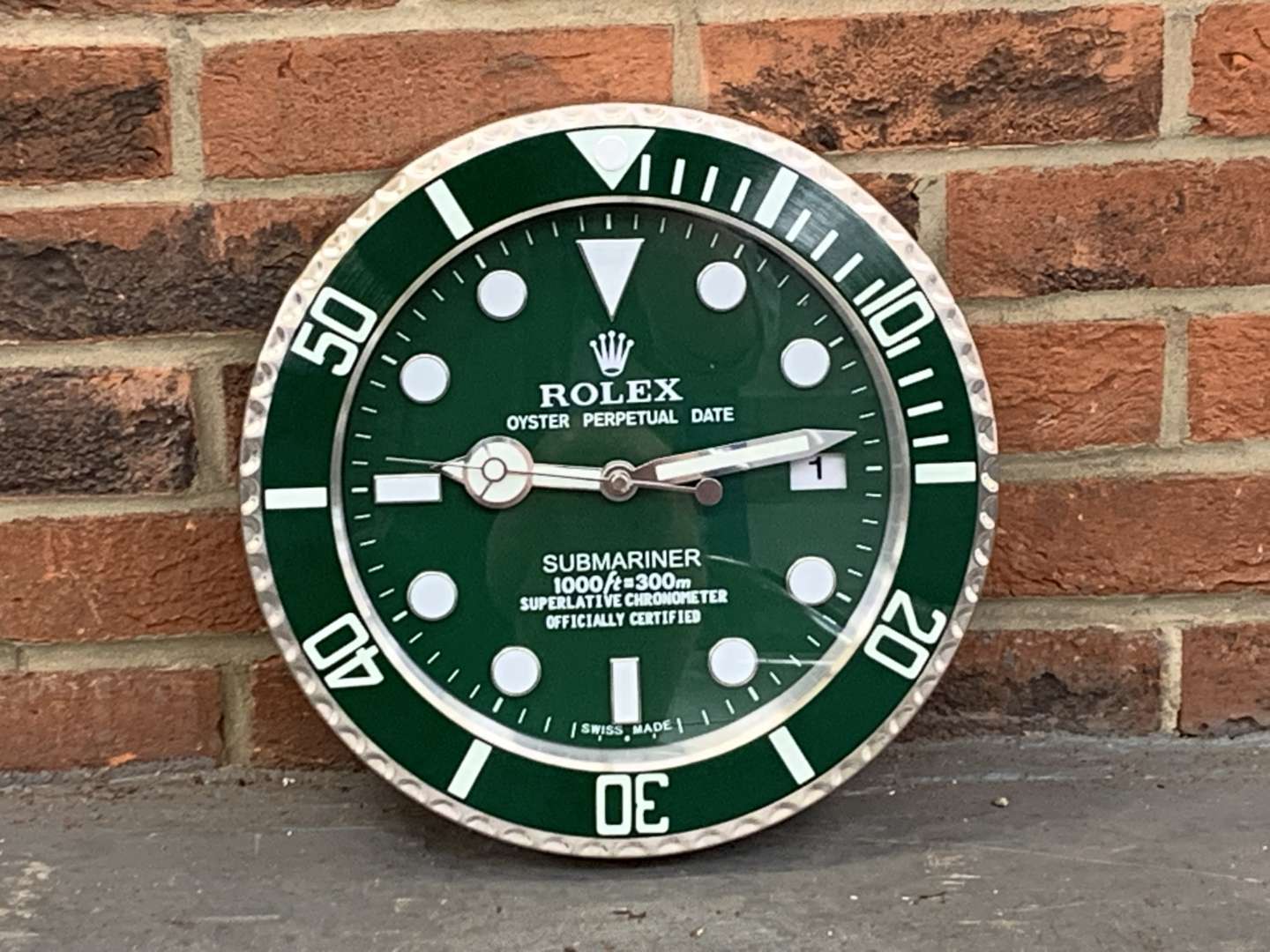 <p>Modern Metal Rolex Submariner Wall Clock</p>