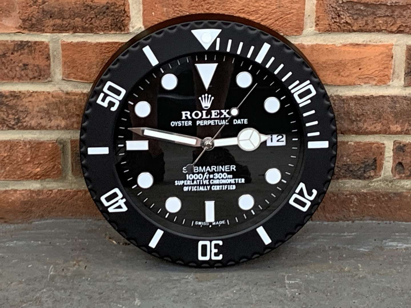 <p>Modern Metal Rolex Submariner Wall Clock</p>