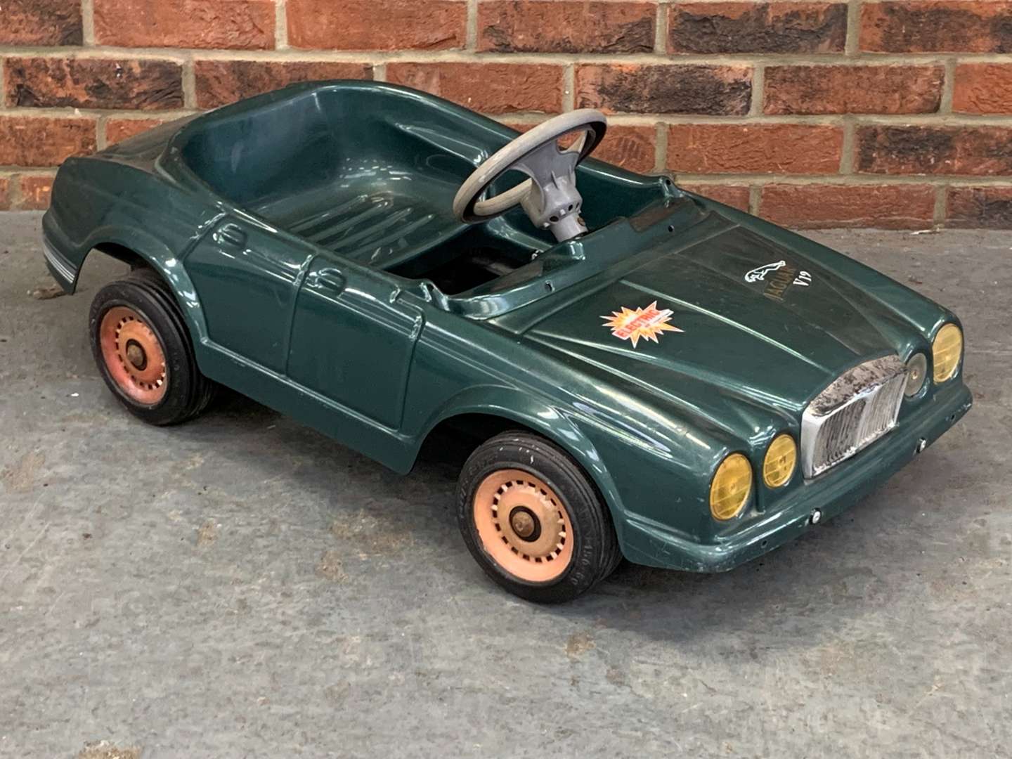 <p>Toys Toys Green Plastic Jaguar Childs Battery Car</p>
