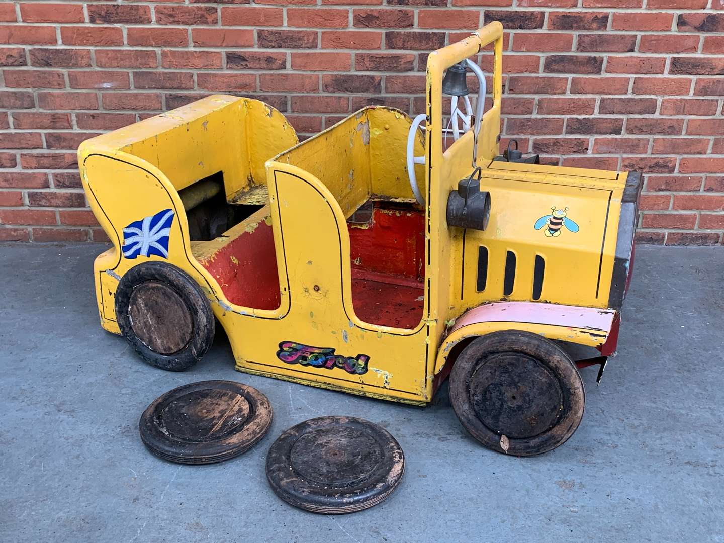 <p>Vinatge Fibreglass Model T Ford Fairground Ride</p>