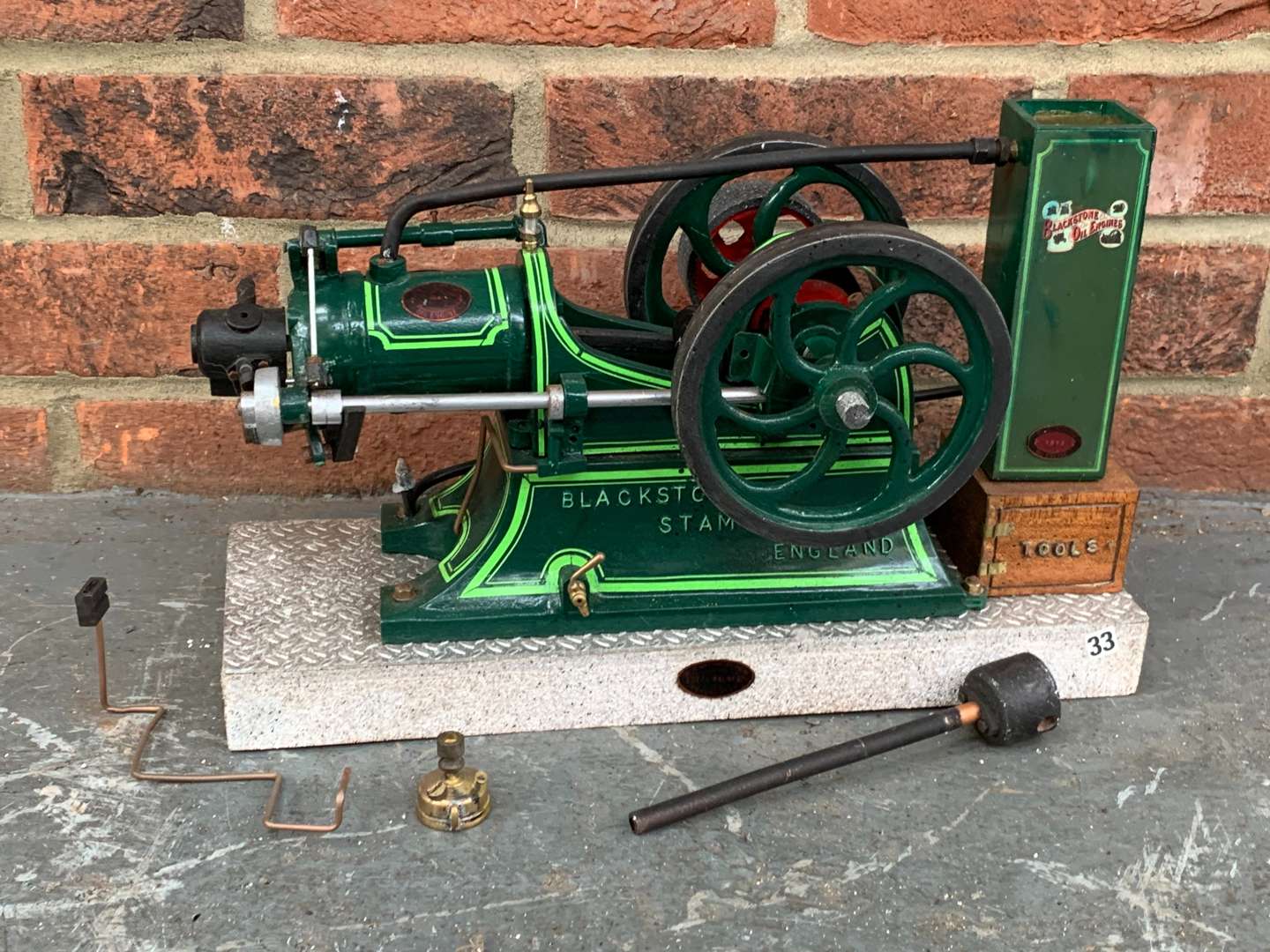<p>Wooden Made Stationary Display Engine&nbsp;</p>
