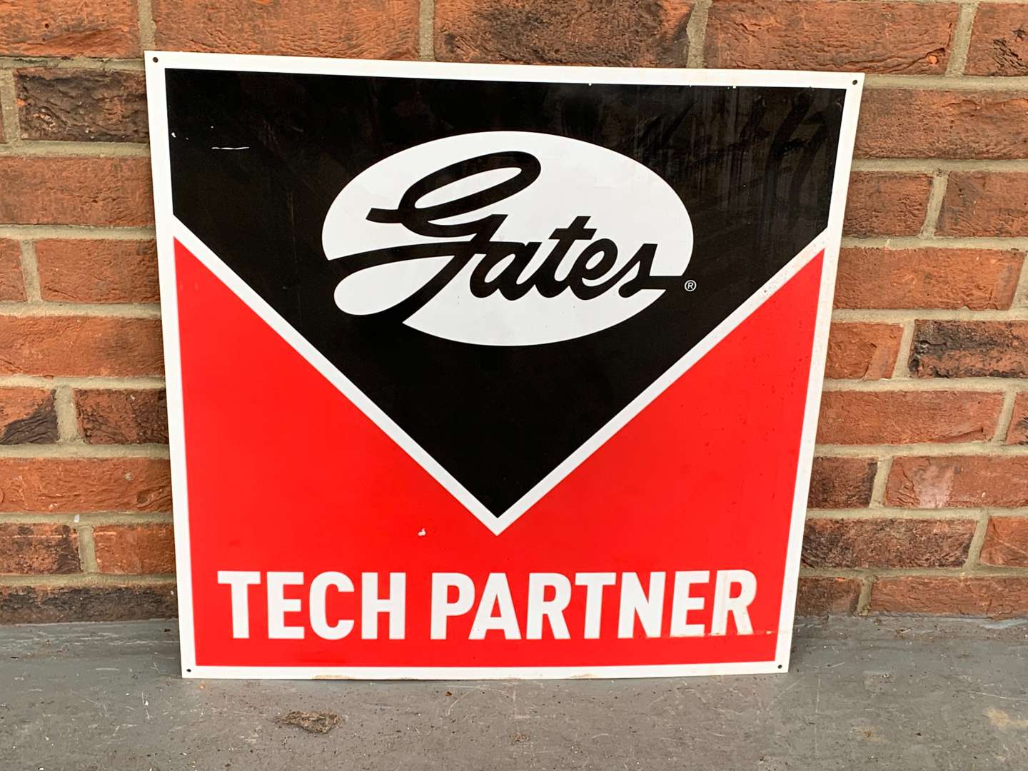 <p>Plastic Gates Tech Partner Sign</p>