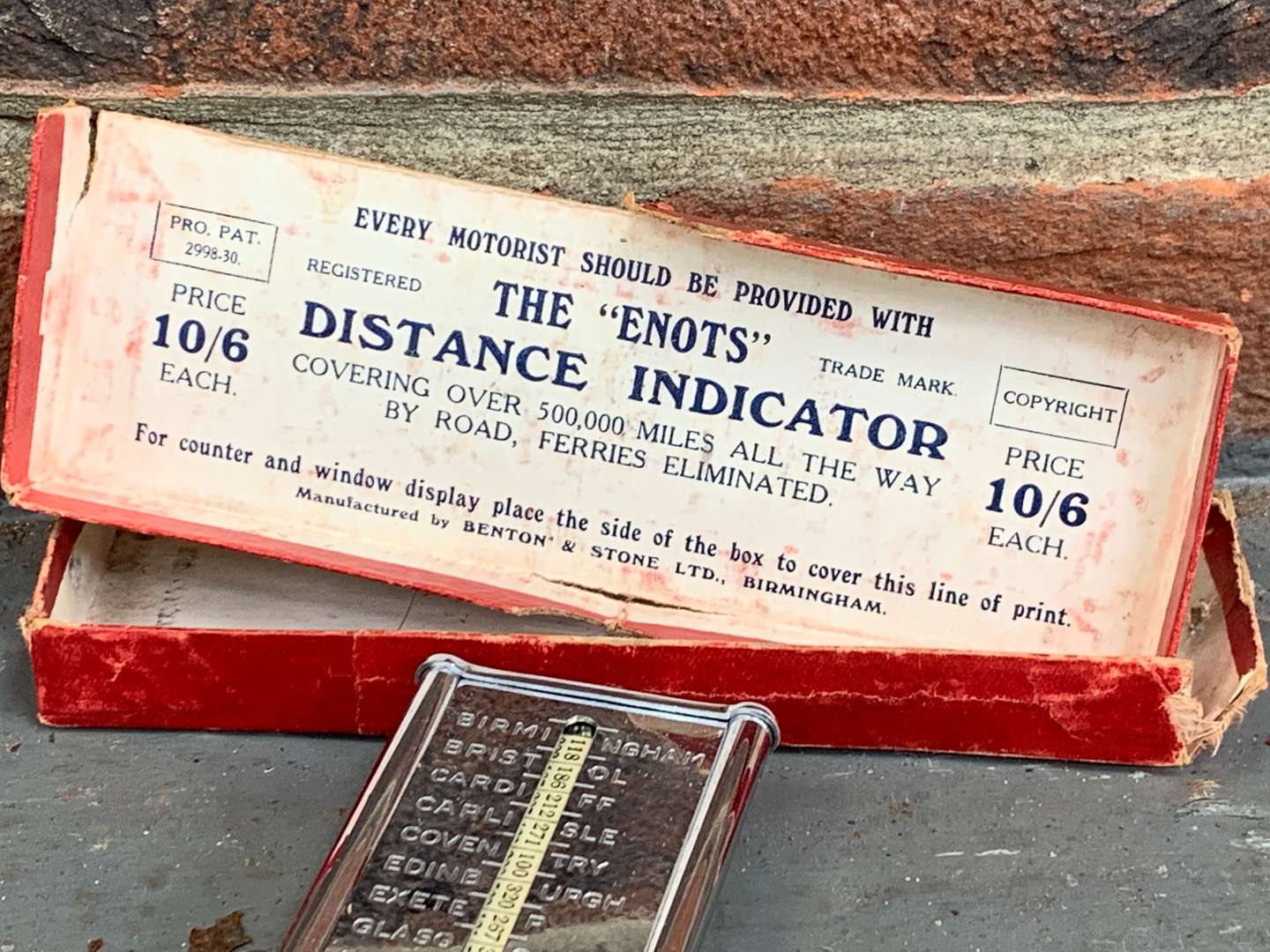 <p>Vintage The “Enots” Distance Indicator&nbsp;</p>