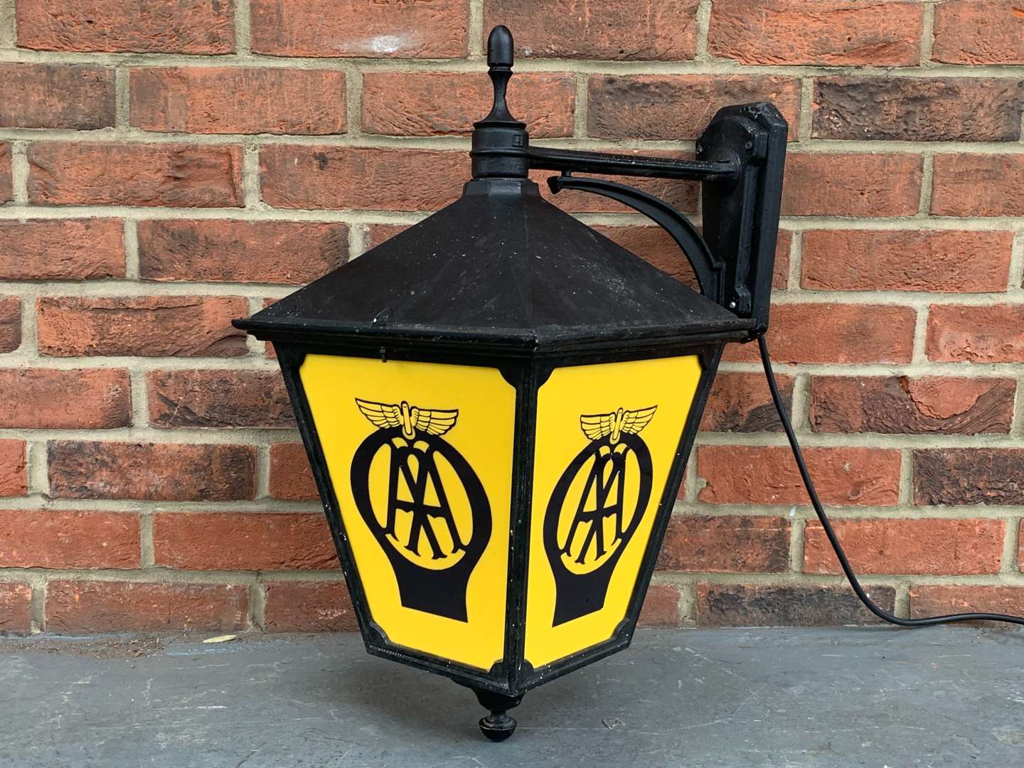 <p>Modern AA Garage Wall Mounted Illuminated Lantern</p>