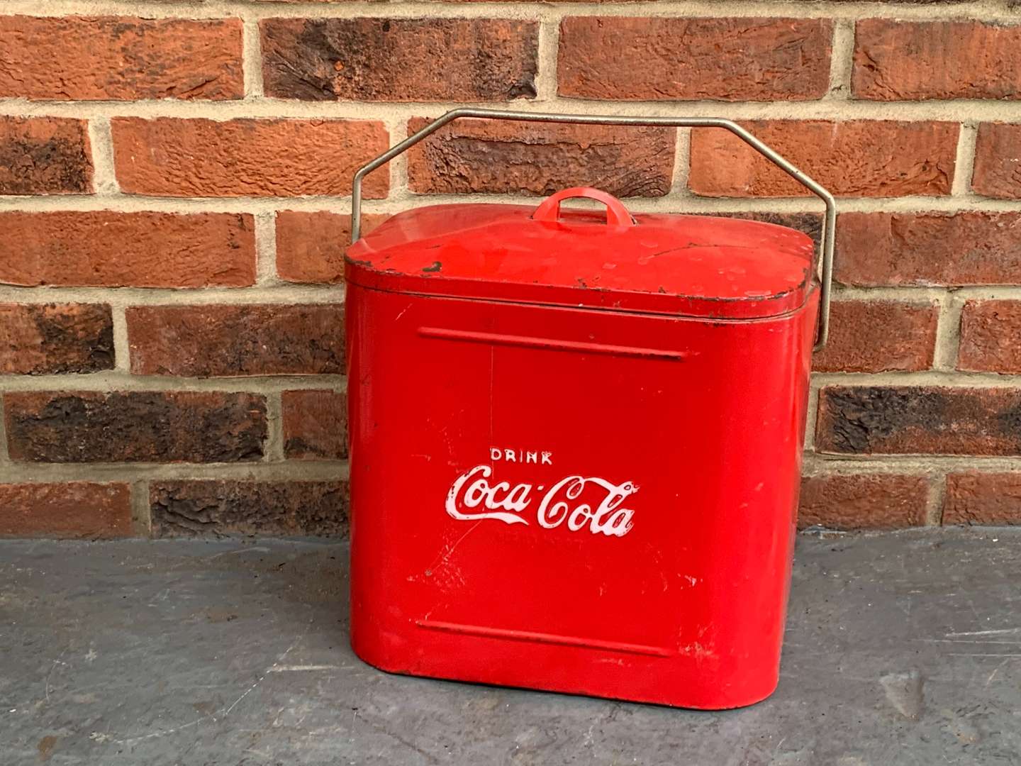 <p>American Coca-Cola Cooler Box</p>