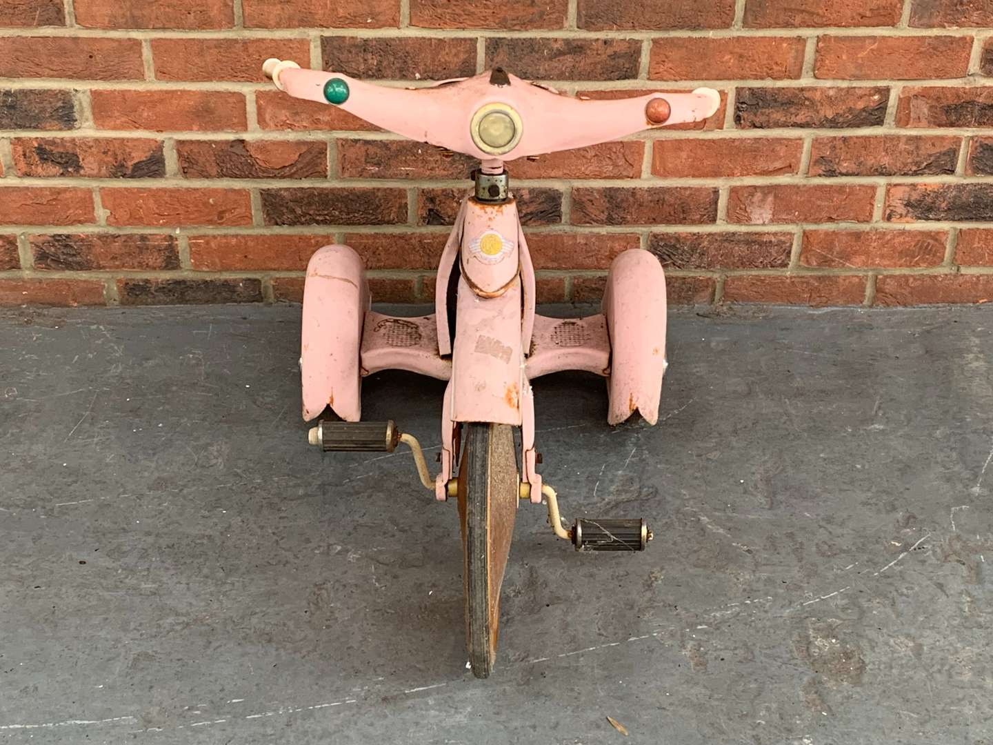 <p>Childs Tin PLate Pink Trike</p>