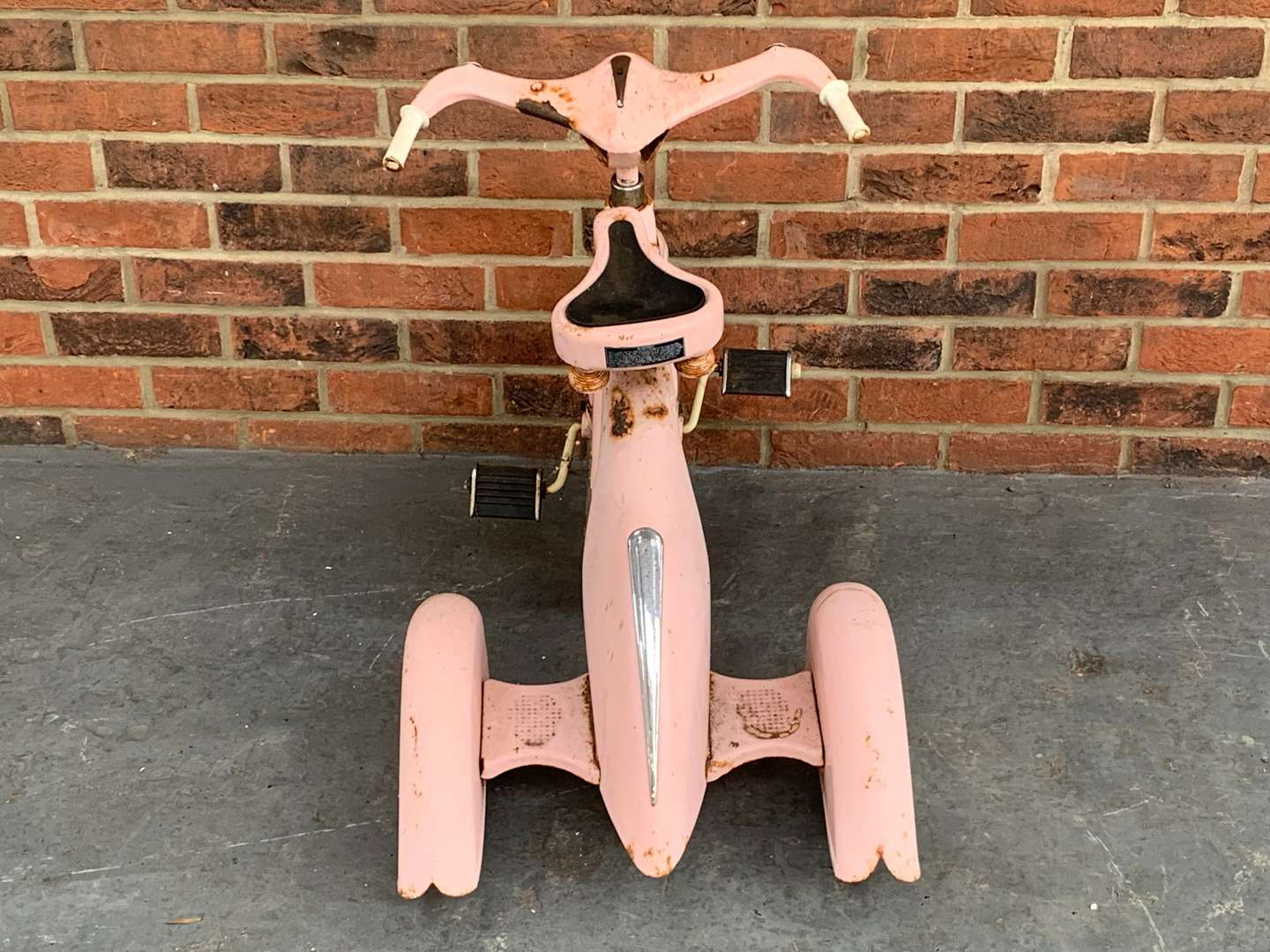 <p>Childs Tin PLate Pink Trike</p>