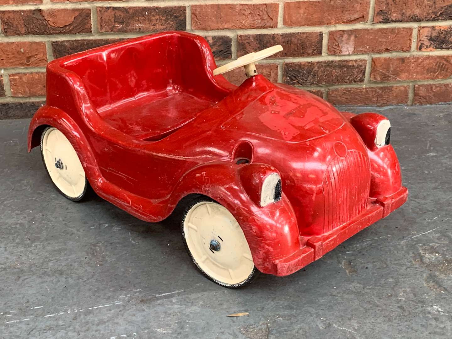 <p>Vintage Plastic Childs Pedal Car</p>