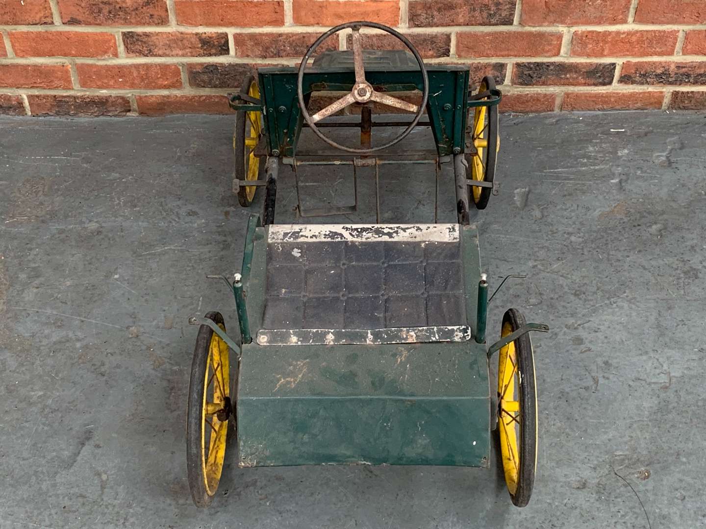 <p>Vintage Tin Plate Childs Pedal Car</p>