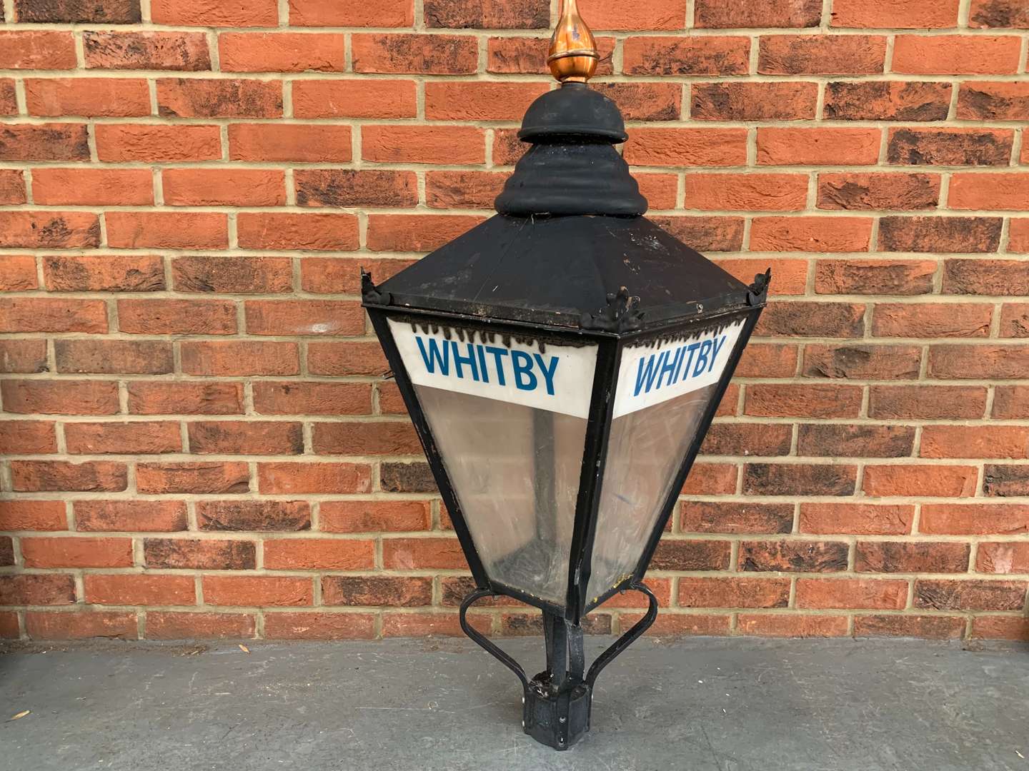 <p>Modern Metal Whitby Lantern</p>