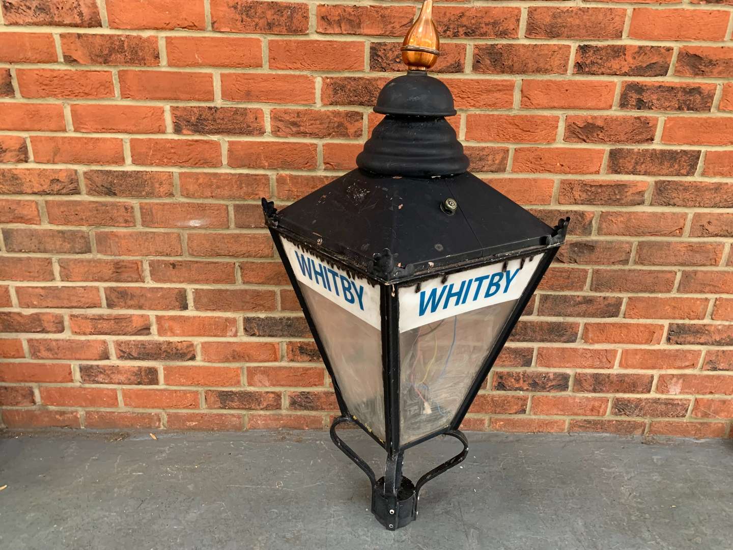 <p>Modern Metal Whitby Lantern</p>