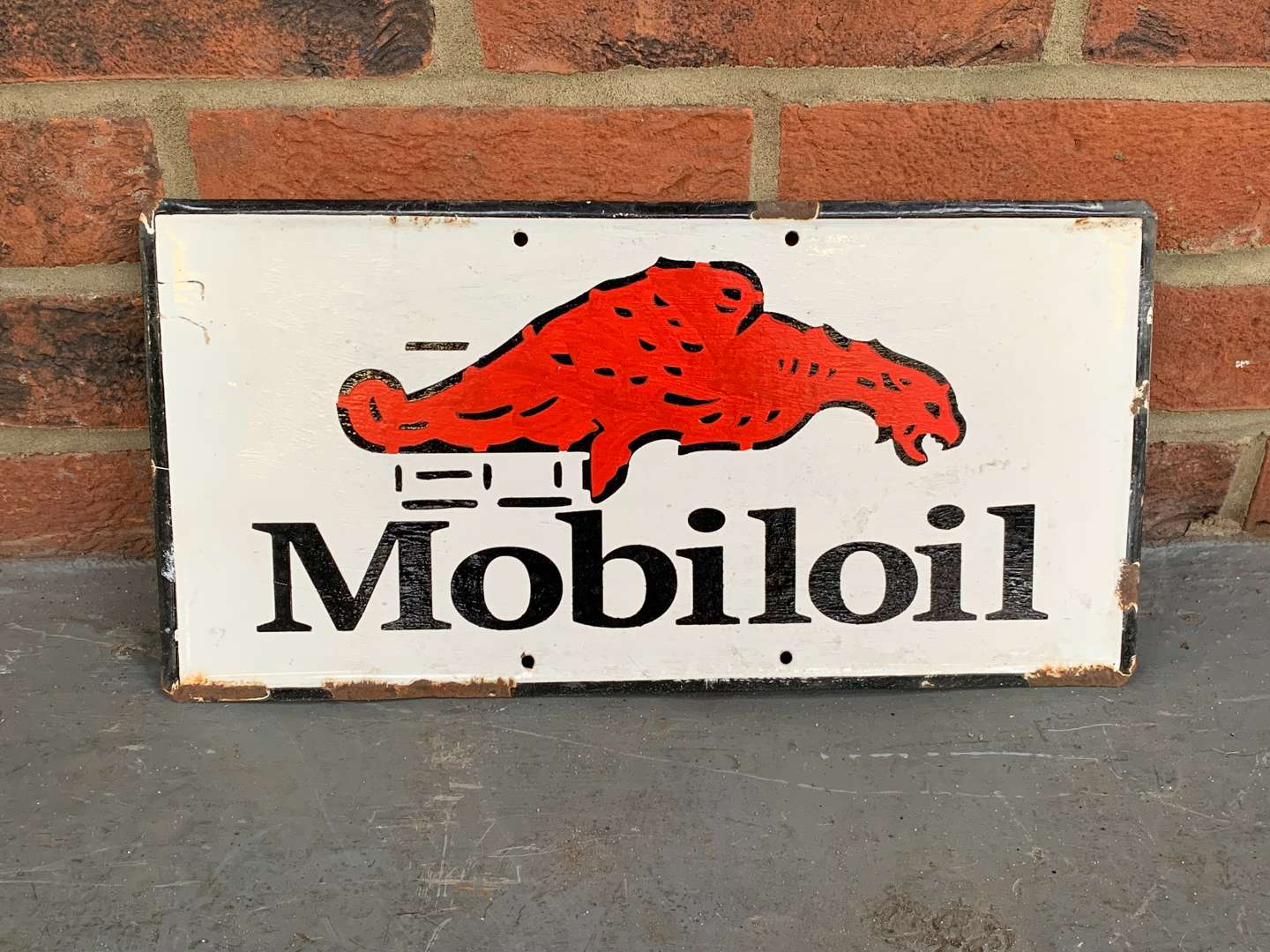 <p>Enamel Made Mobiloil Sign</p>