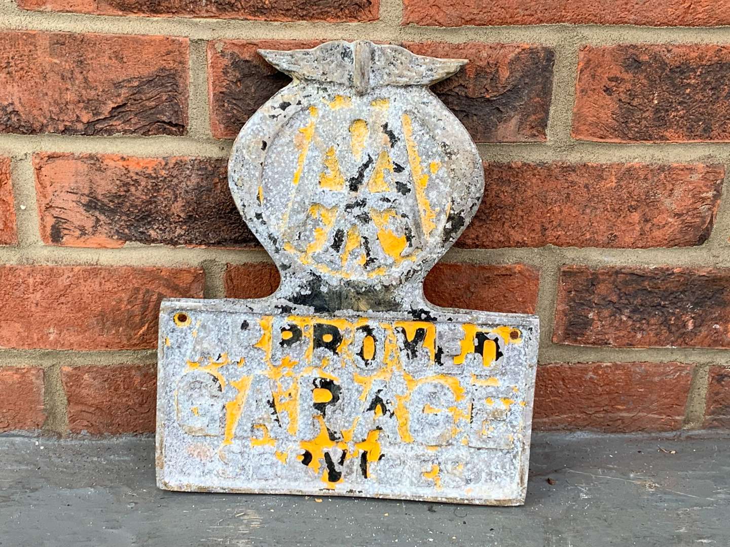 <p>Aluminium Approved Garage Services Sign</p>