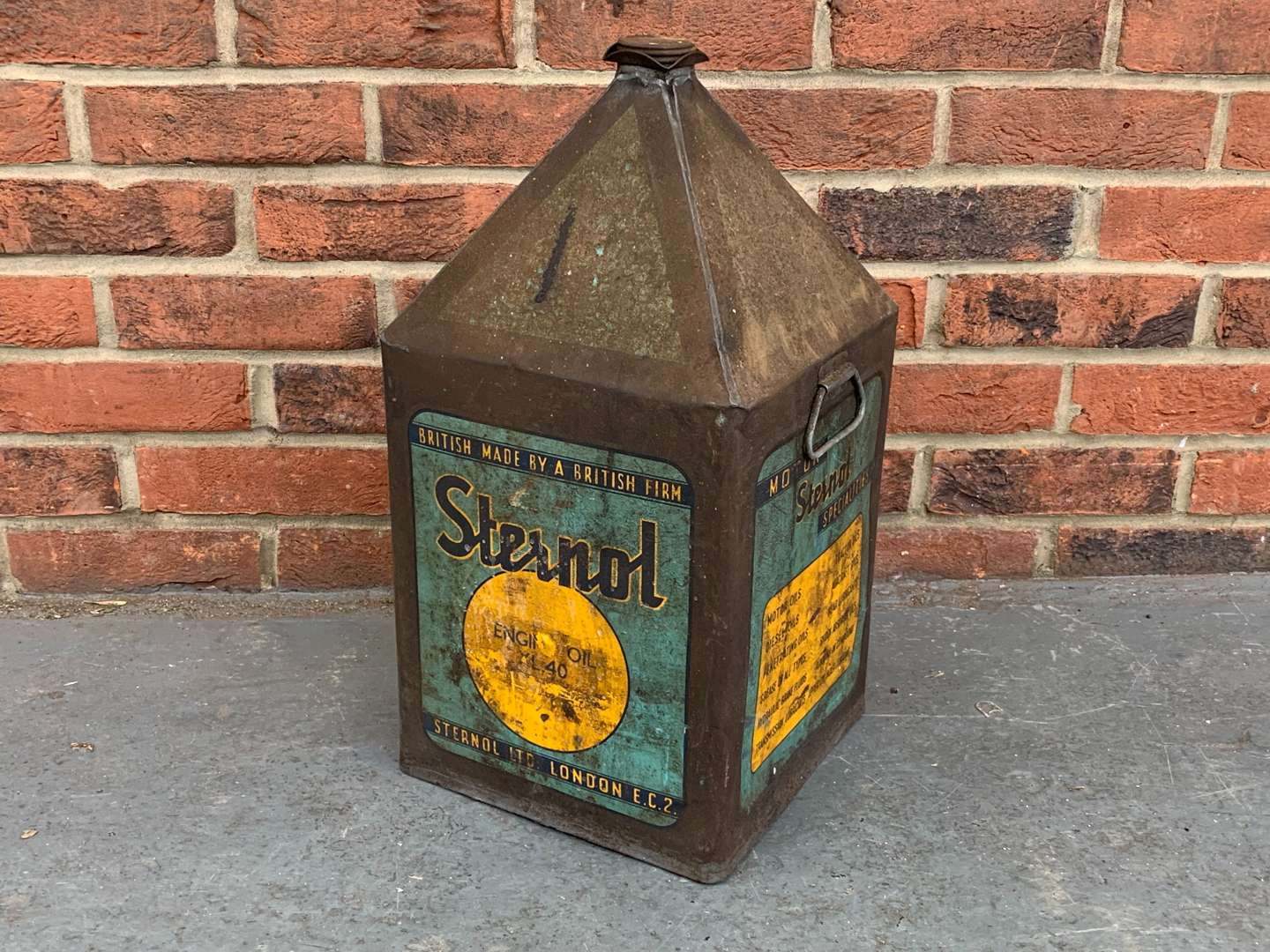 <p>1930's Sternol Oil Can&nbsp;</p>