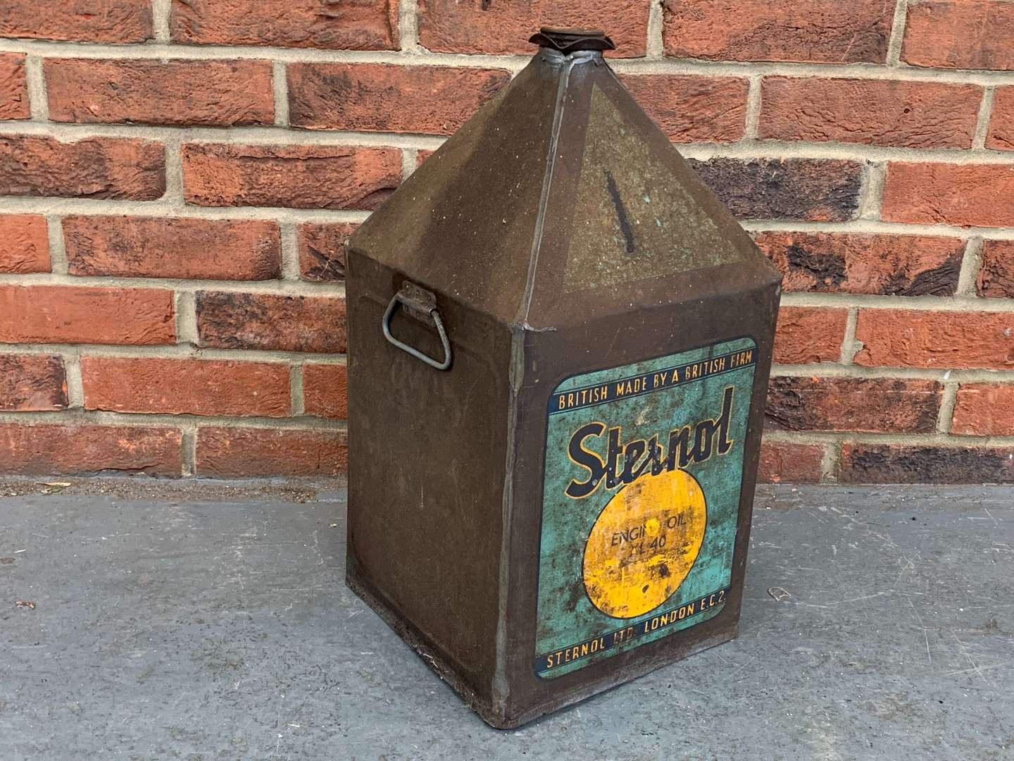 <p>1930's Sternol Oil Can&nbsp;</p>