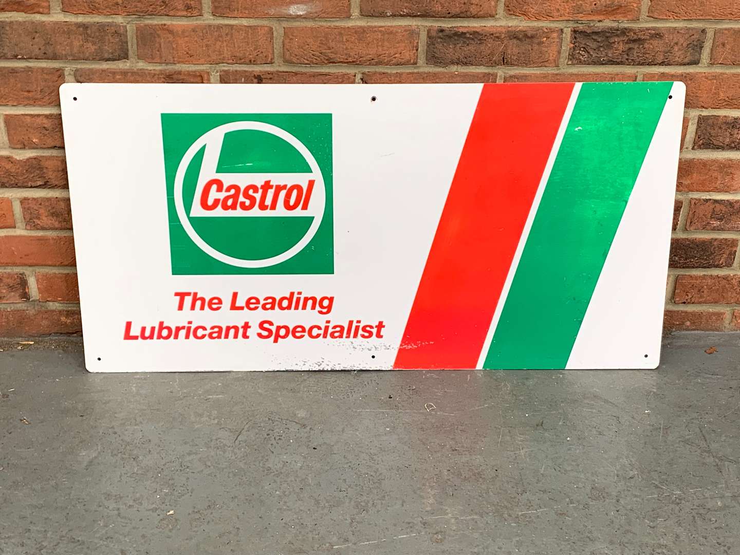 <p>Aluminium Castrol “The Leading Lubricant Specialist” Sign</p>