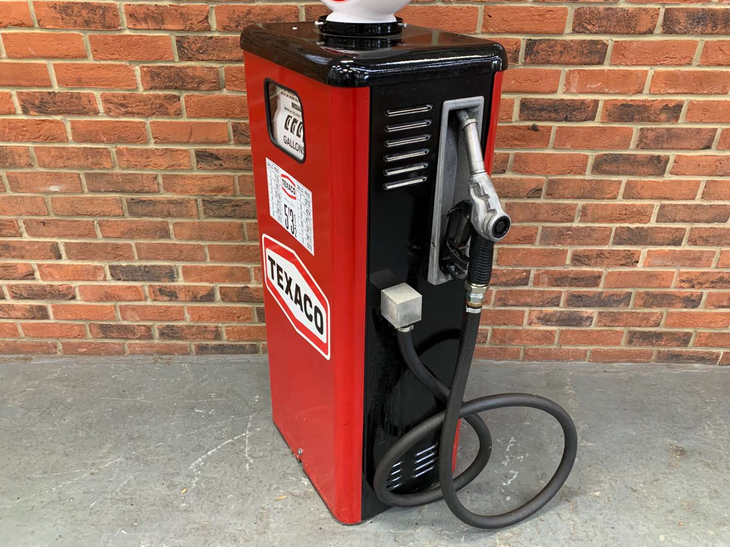 <p>Restored Tokheim Texaco Liveried Petrol Pump</p>