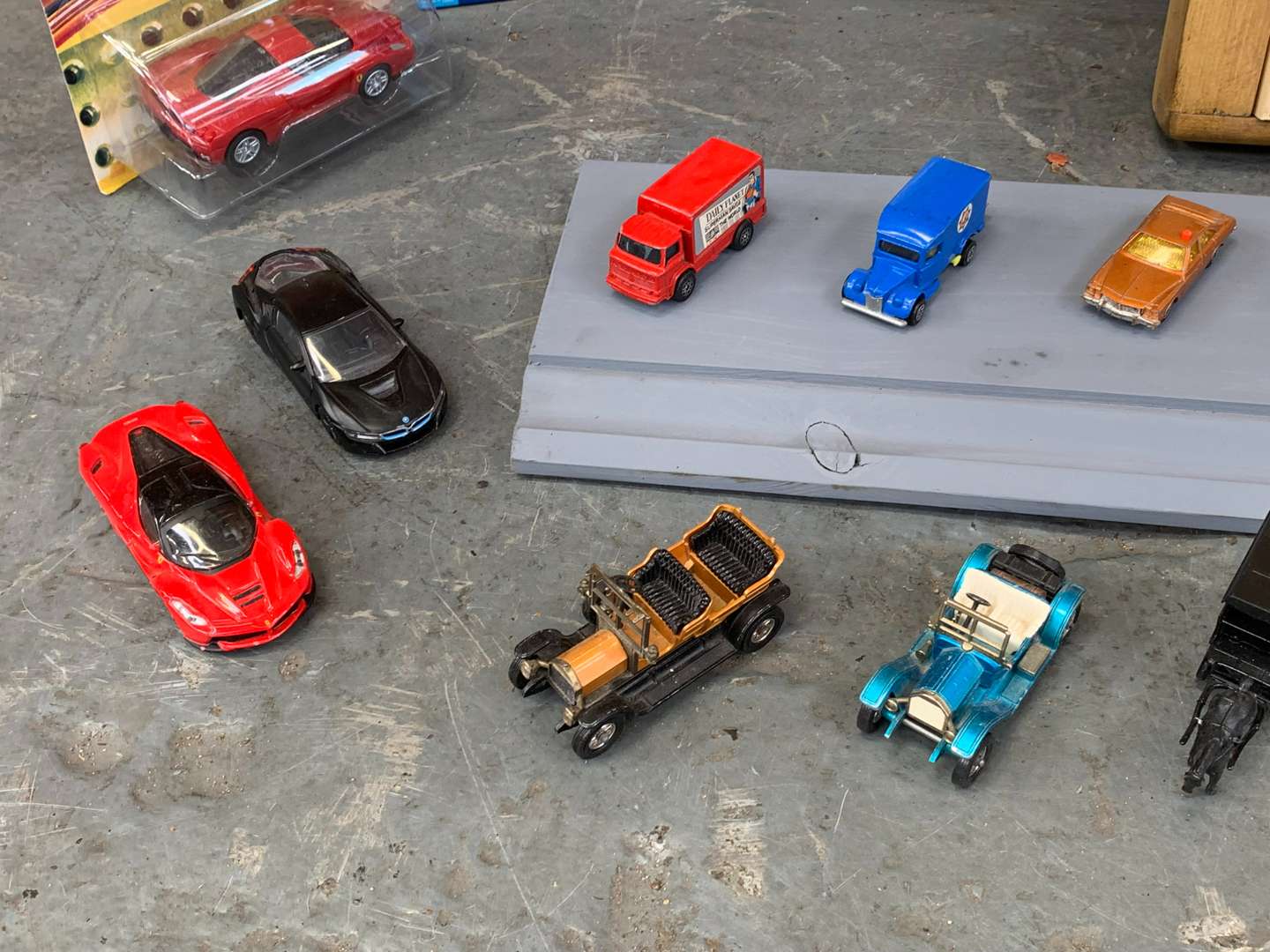 <p>Quantity of Die Cast Model Cars</p>