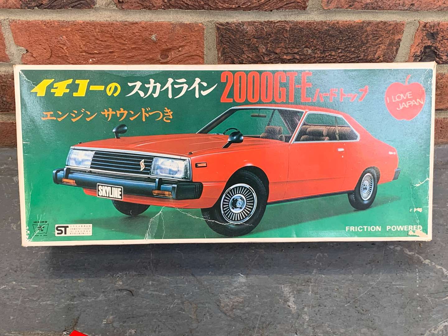 <p>Boxed Japanese Tin Plate Model Skyline Car</p>