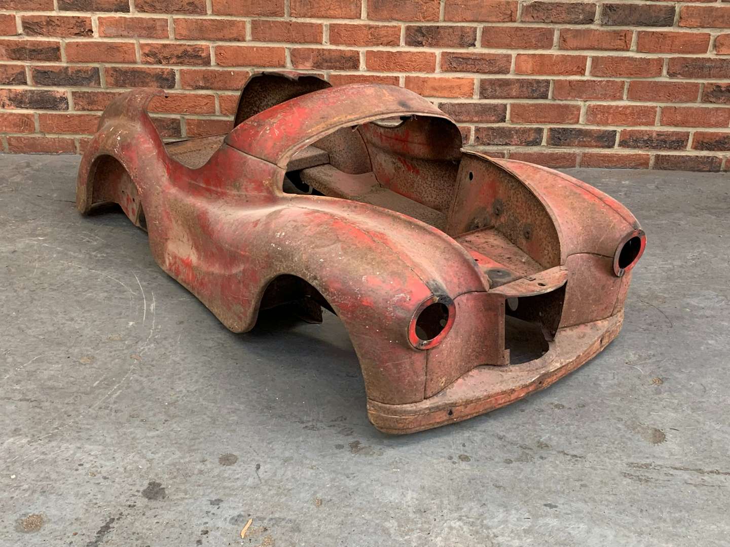 <p>Austin J40 Pedal Car Shell (No 20348)</p>