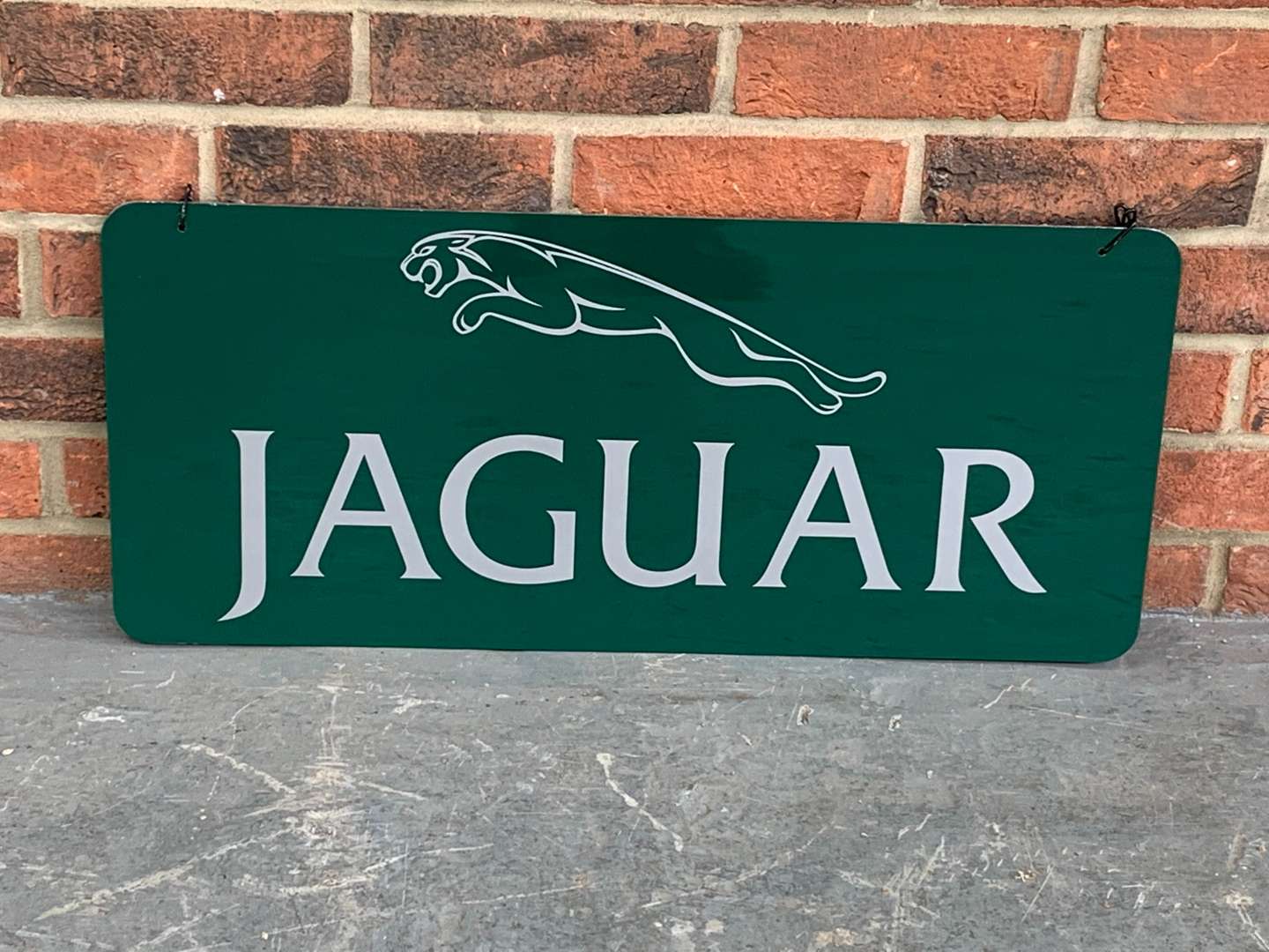 <p>Modern Metal Jaguar Hanging Sign</p>
