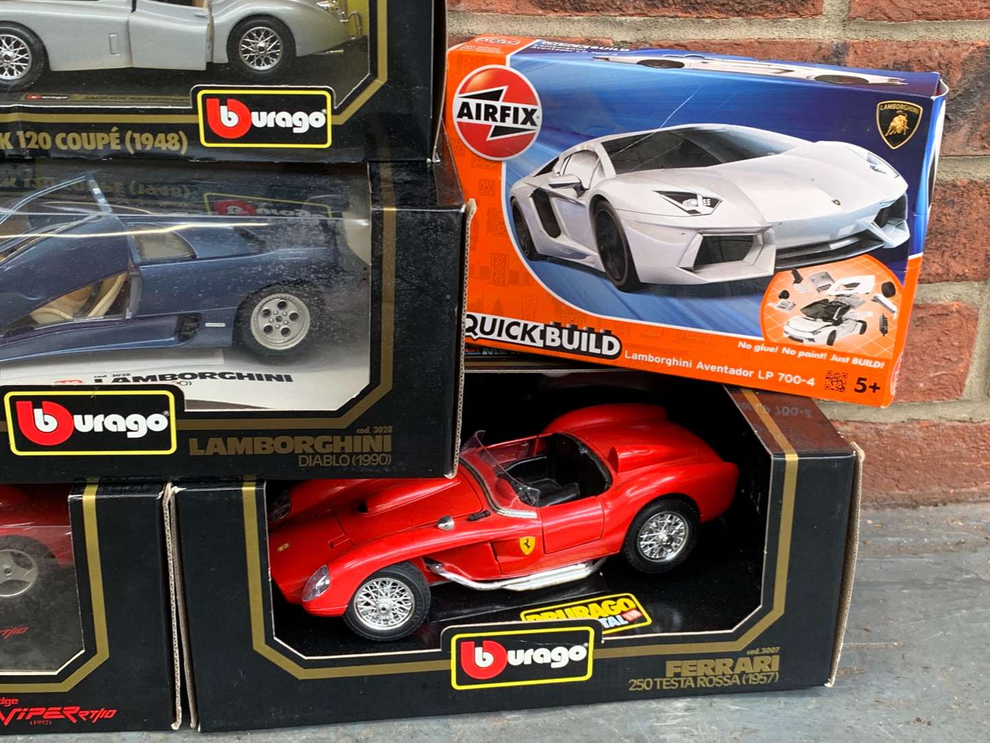 <p>Burago Boxed 1:18 Scale Model Cars Etc</p>