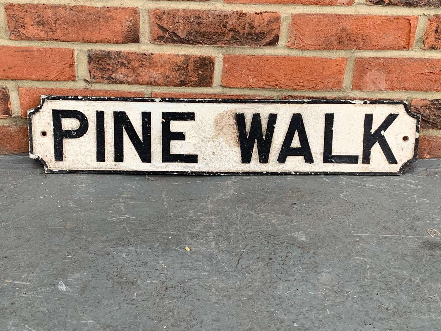 <p>Cast Aluminium “Pine Walk” Street Sign</p>