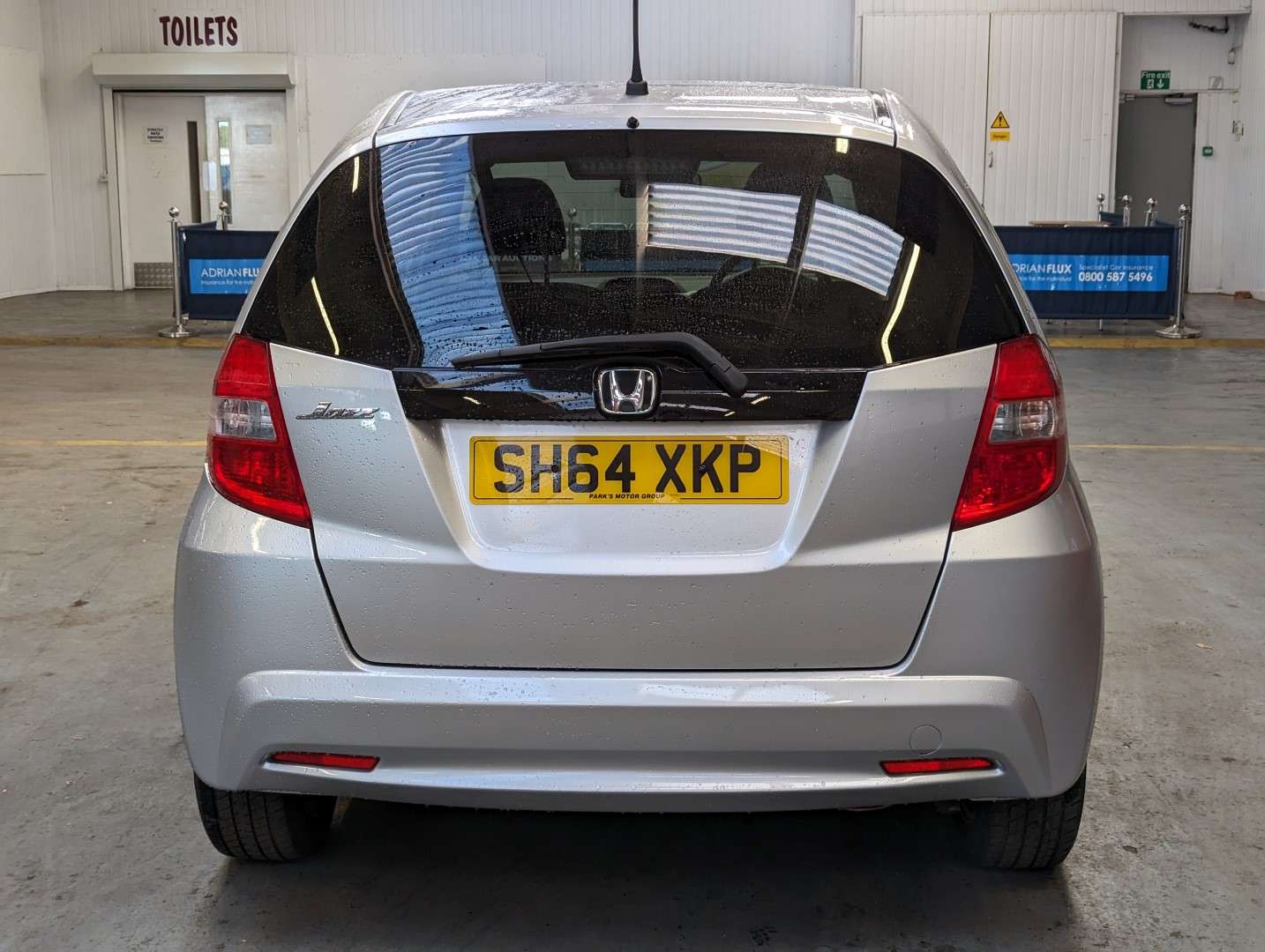 <p>2014 HONDA JAZZ ES + I-VTEC CVT</p>