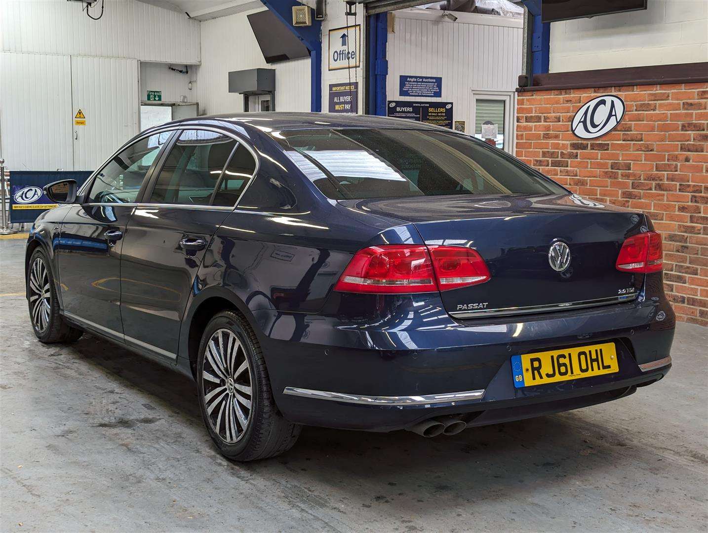 <p>2011 VOLKSWAGEN PASSAT SPORT BLUEMOTN TEC</p>