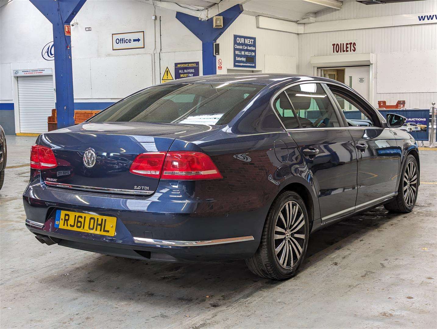 <p>2011 VOLKSWAGEN PASSAT SPORT BLUEMOTN TEC</p>