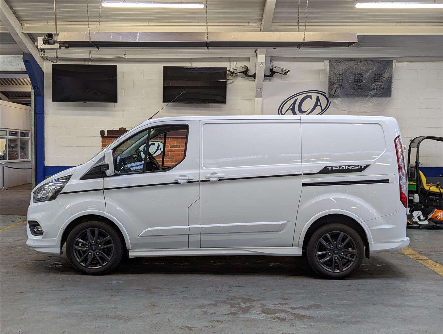 <p>2018 FORD TRANSIT CUSTOM 290 SPORT</p>