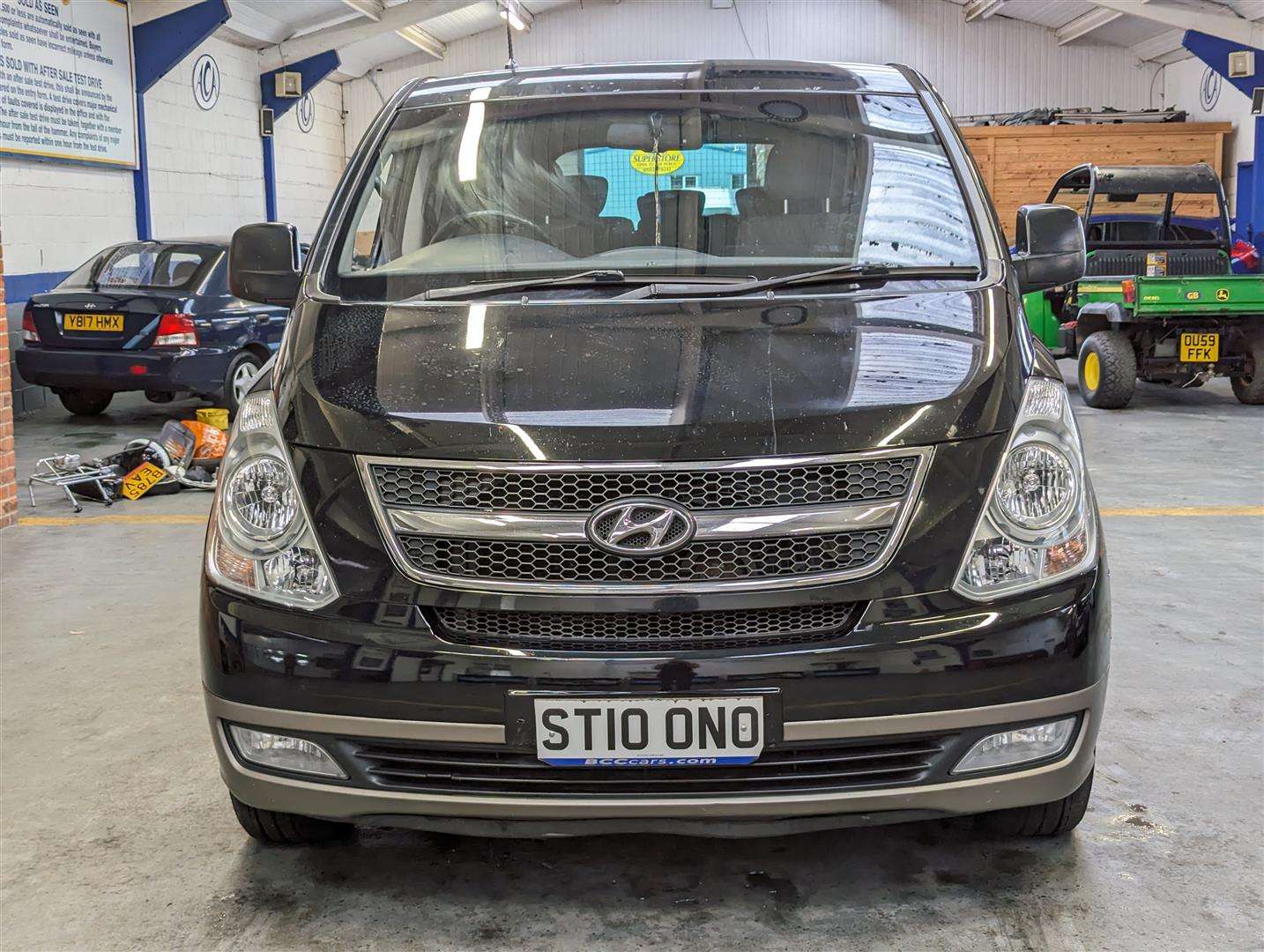 <p>2010 HYUNDAI I800 STYLE CRDI</p>