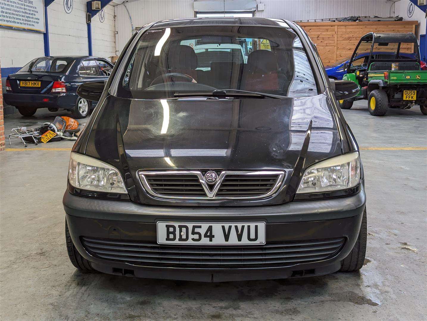 <p>2005 VAUXHALL ZAFIRA DESIGN 16V AUTO</p>