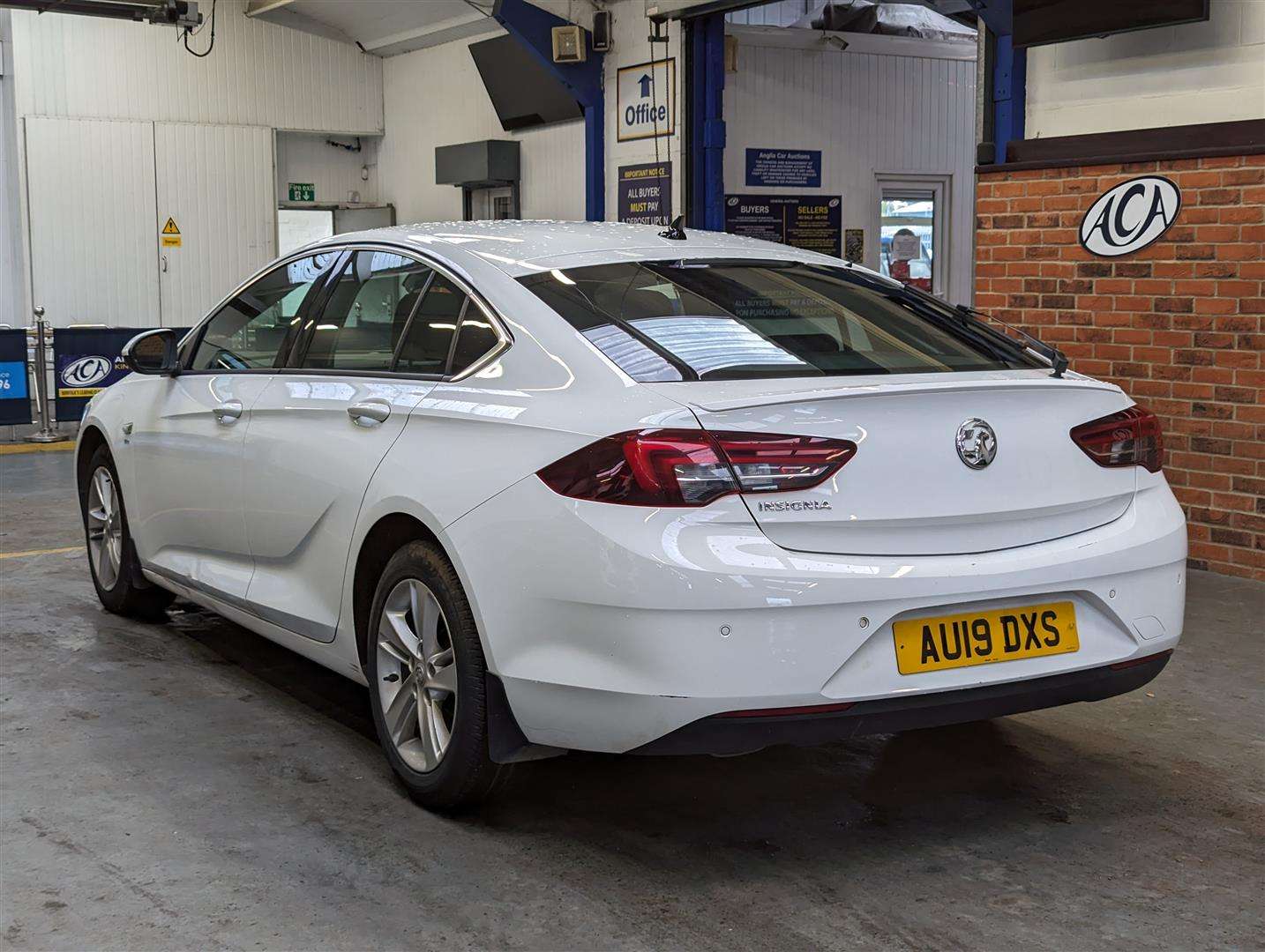 <p>2019 VAUXHALL INSIGNIA SRI NAV TURBO D</p>