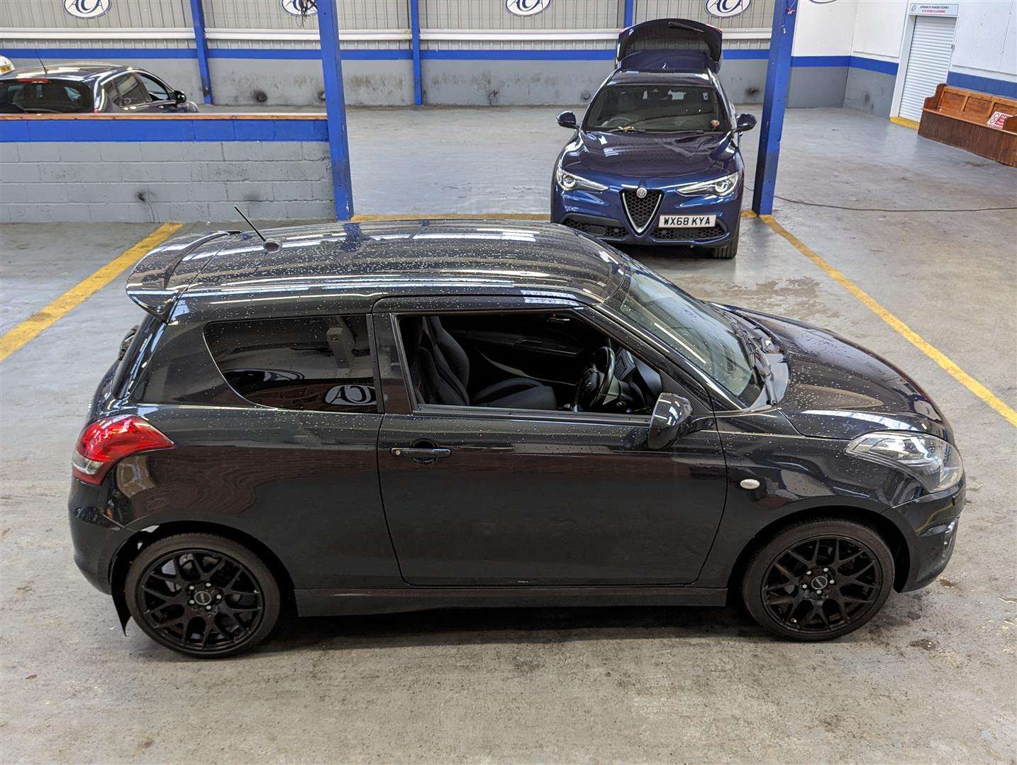 <p>2015 SUZUKI SWIFT SPORT</p>