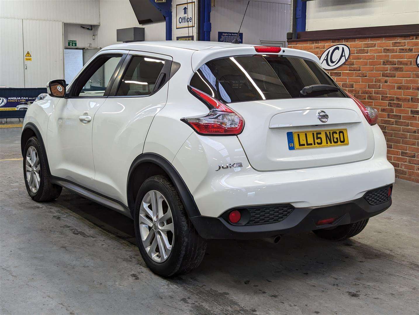 <p>2015 NISSAN JUKE ACENTA PREMIUM CVT</p>