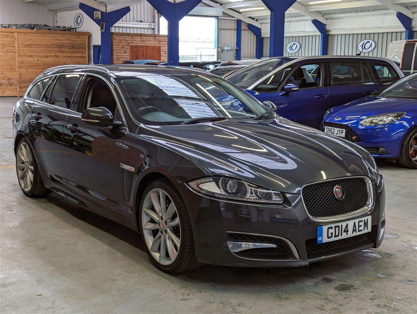 <p>2014 JAGUAR XF S PORTFOL SPORTBRAKE V</p>