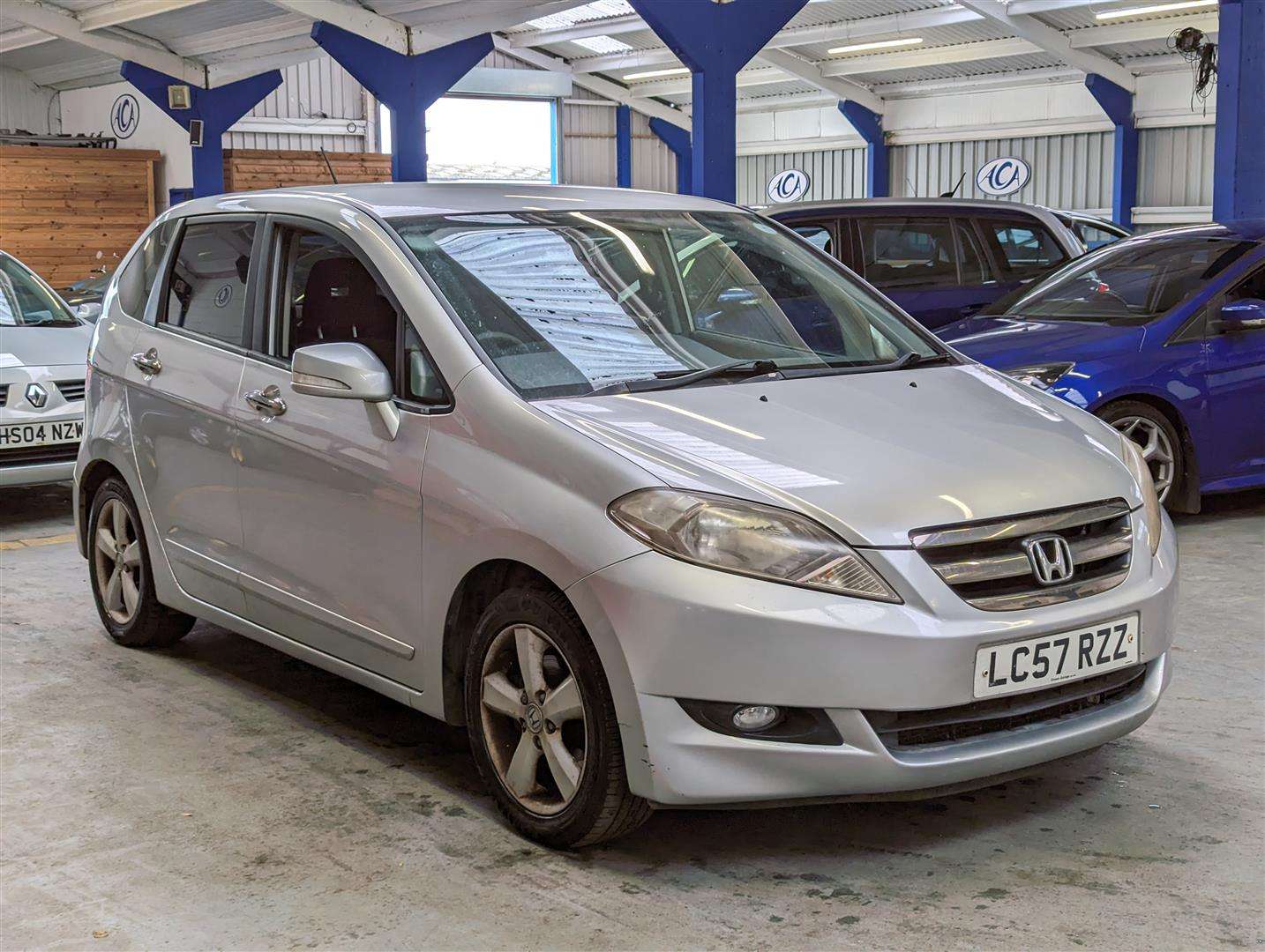 <p>2007 HONDA FR-V ES I-CTDI</p>