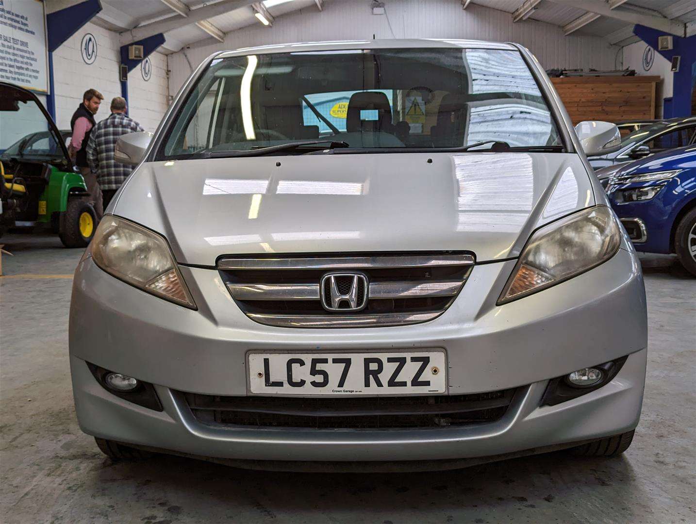 <p>2007 HONDA FR-V ES I-CTDI</p>