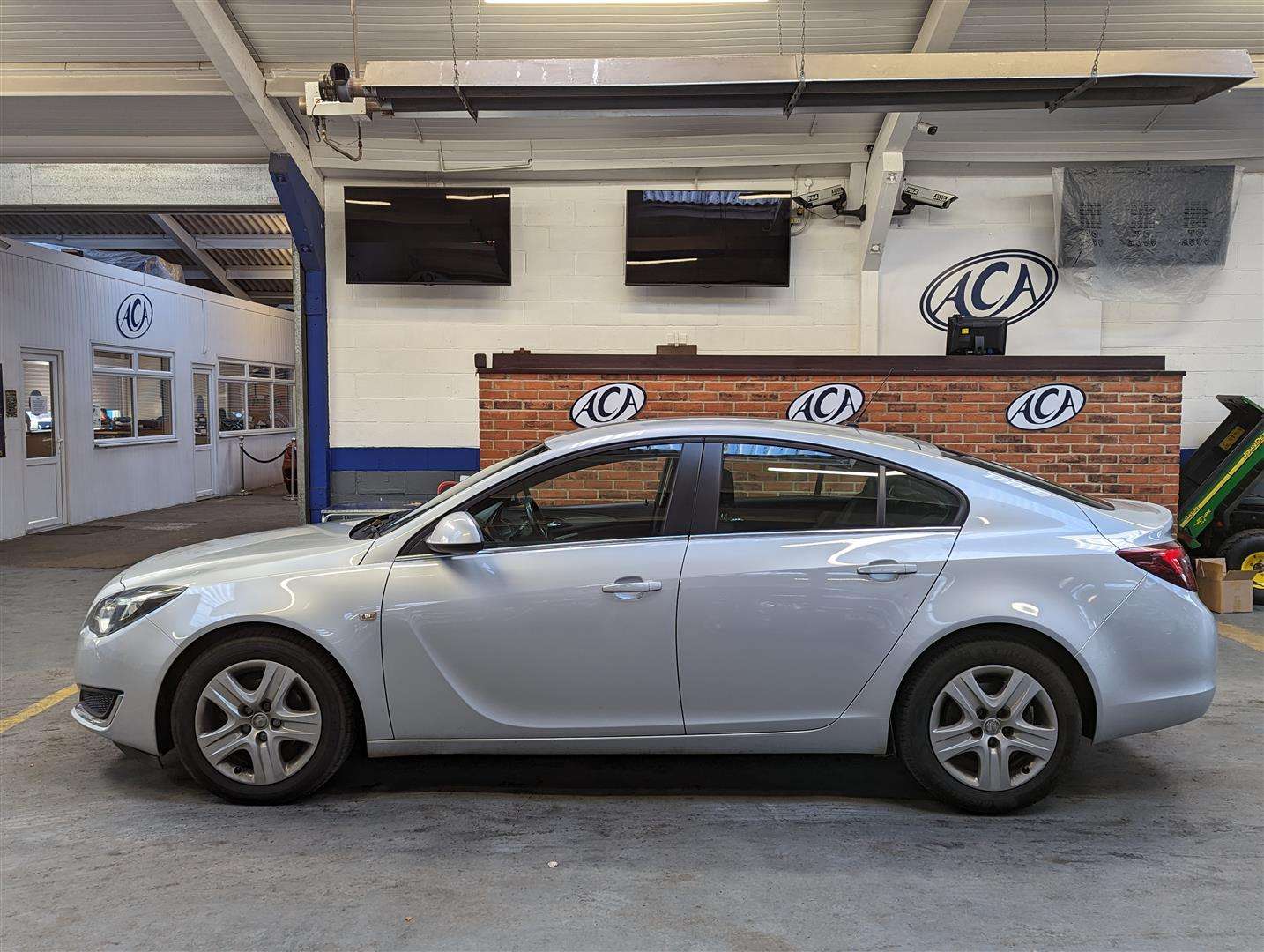 <p>2016 VAUXHALL INSIGNIA DESIGN CDTI EFLE</p>