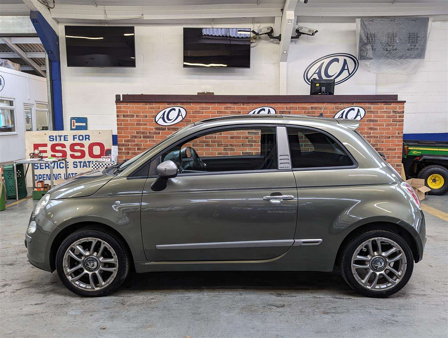 <p>2009 FIAT 500 BY DIESEL</p>