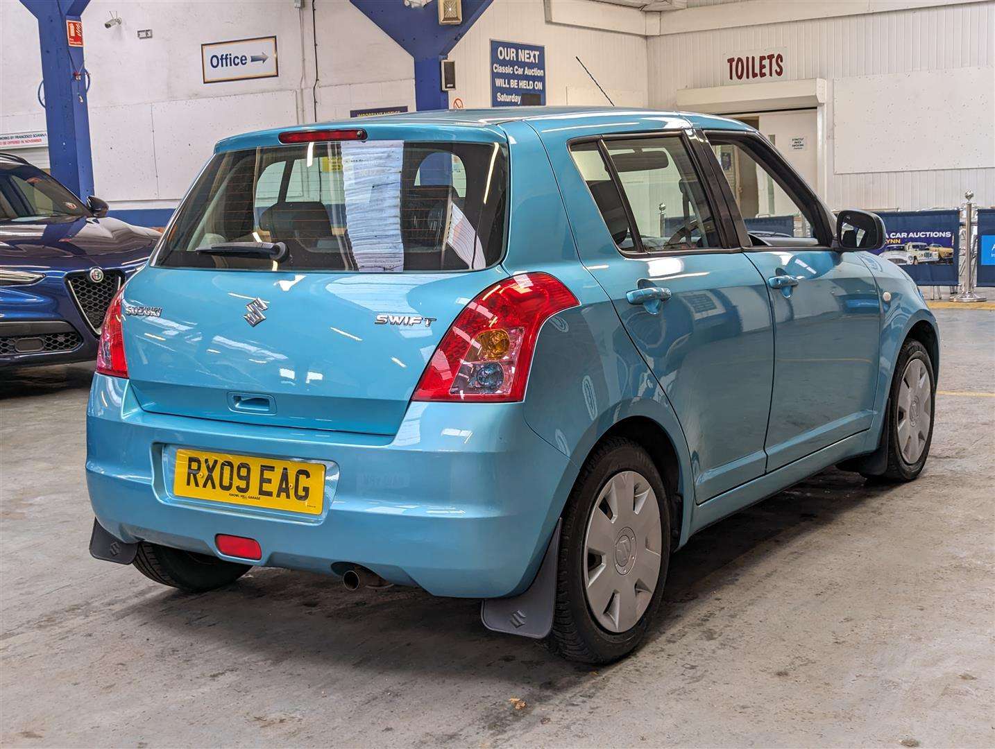 <p>2009 SUZUKI SWIFT GL 5DR</p>