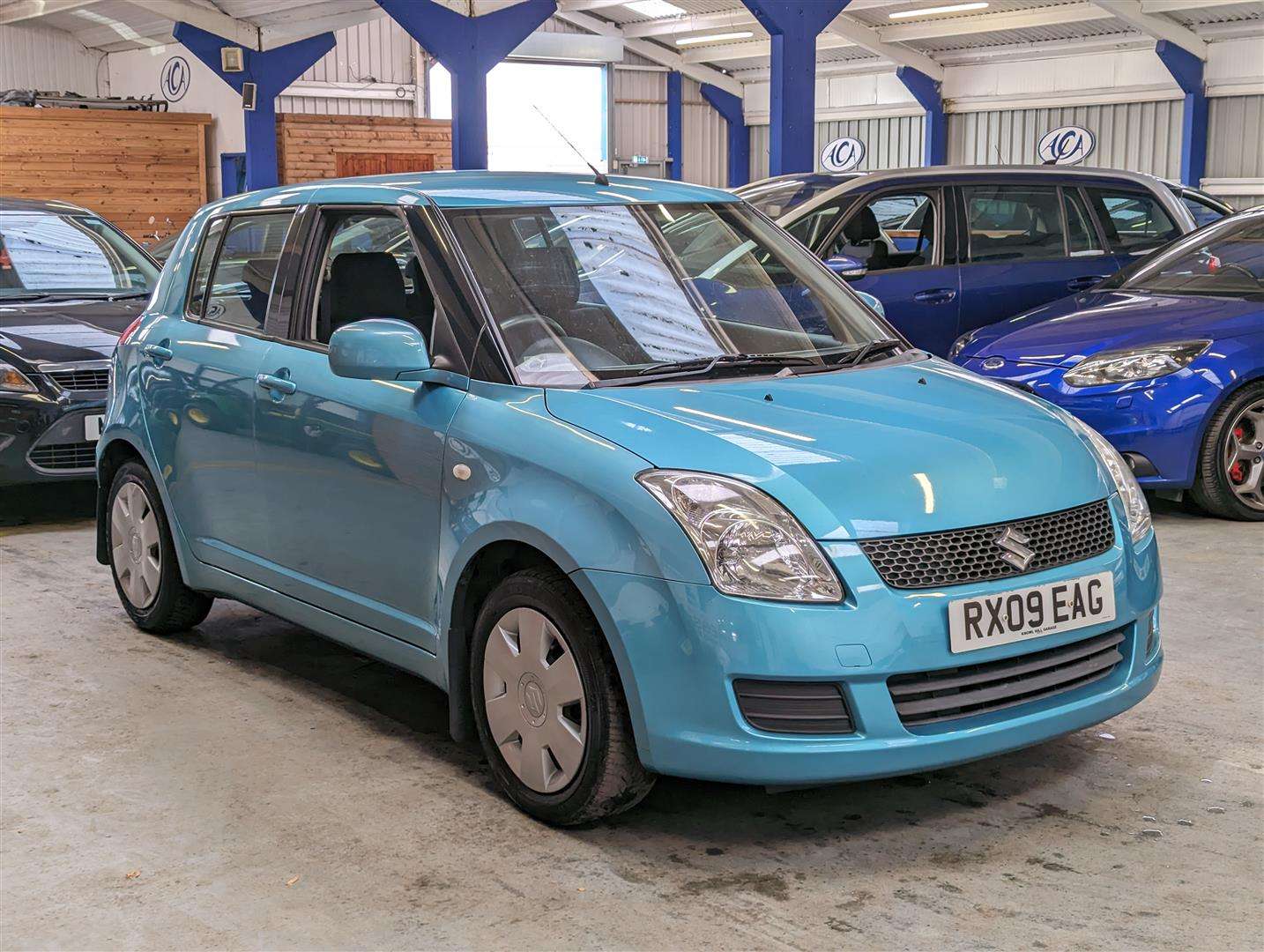 <p>2009 SUZUKI SWIFT GL 5DR</p>