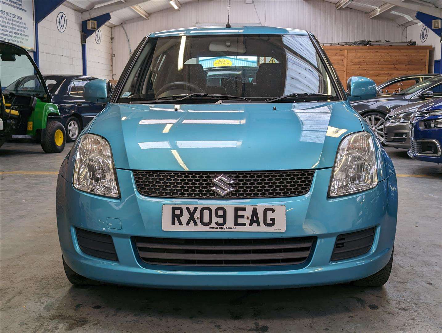 <p>2009 SUZUKI SWIFT GL 5DR</p>