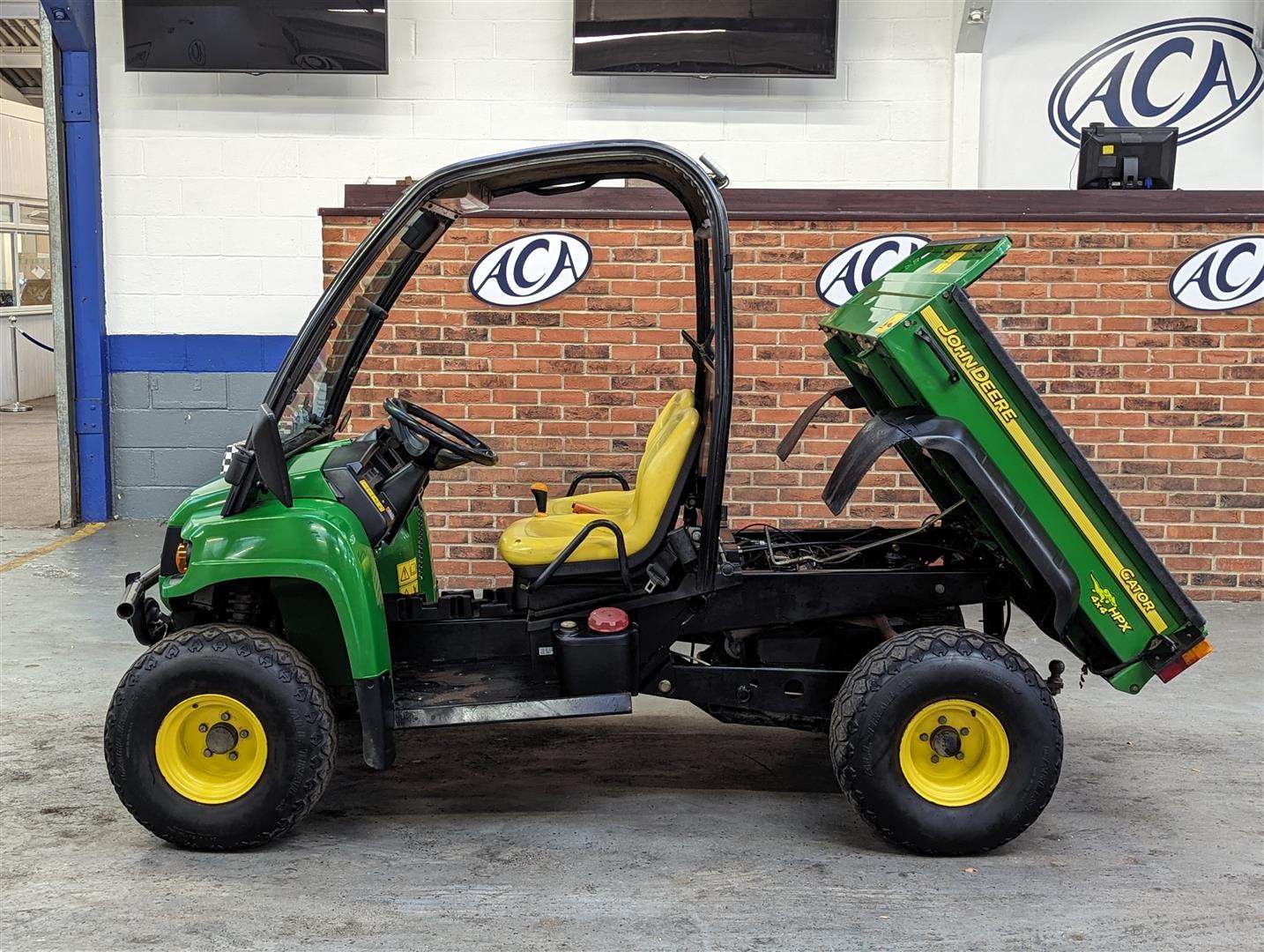 <p>2010 JOHN DEERE GATOR</p>