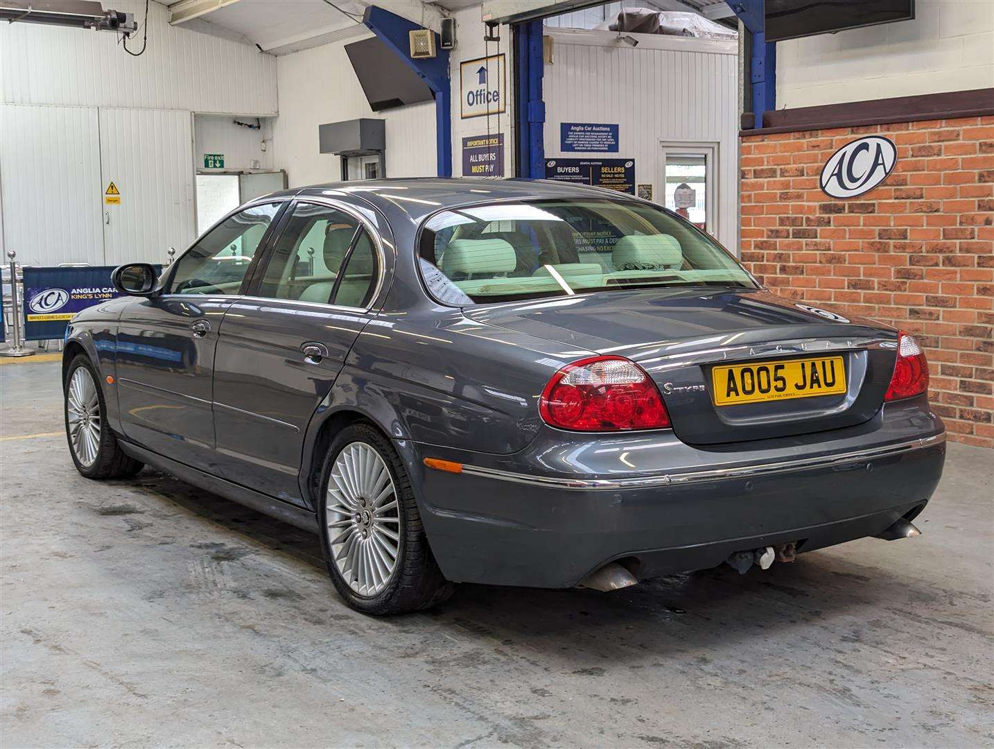 <p>2005 JAGUAR S-TYPE SE DIESEL AUTO</p>