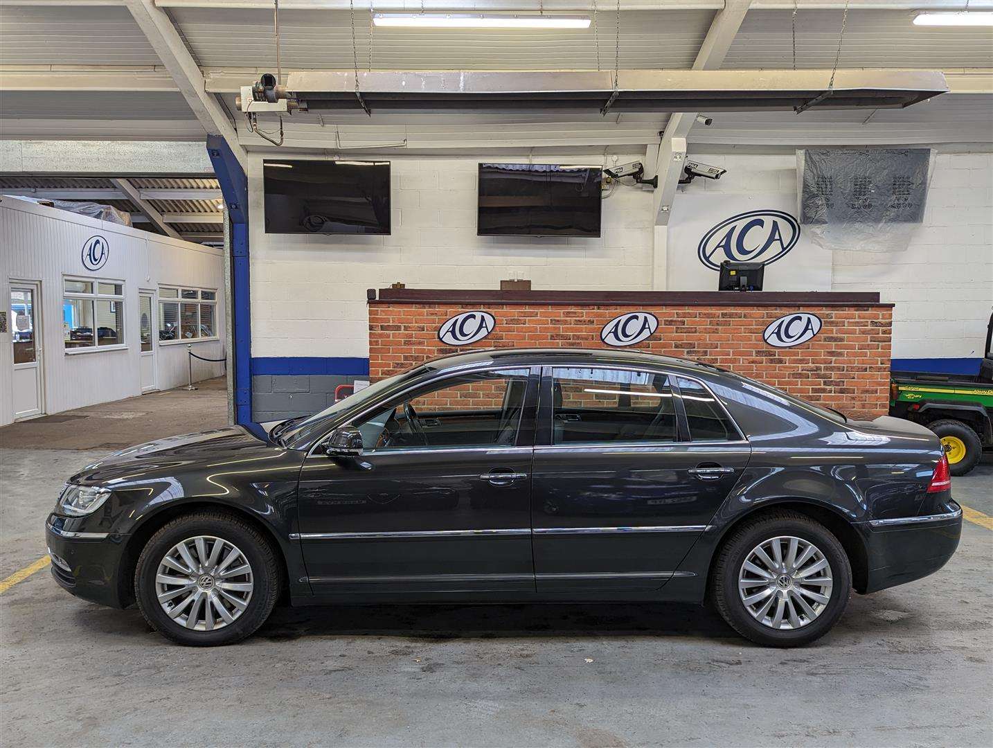 <p>2011 VOLKSWAGEN PHAETON V6 4MOT TDI SWB A</p>