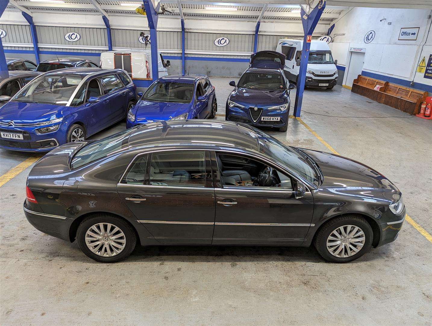 <p>2011 VOLKSWAGEN PHAETON V6 4MOT TDI SWB A</p>