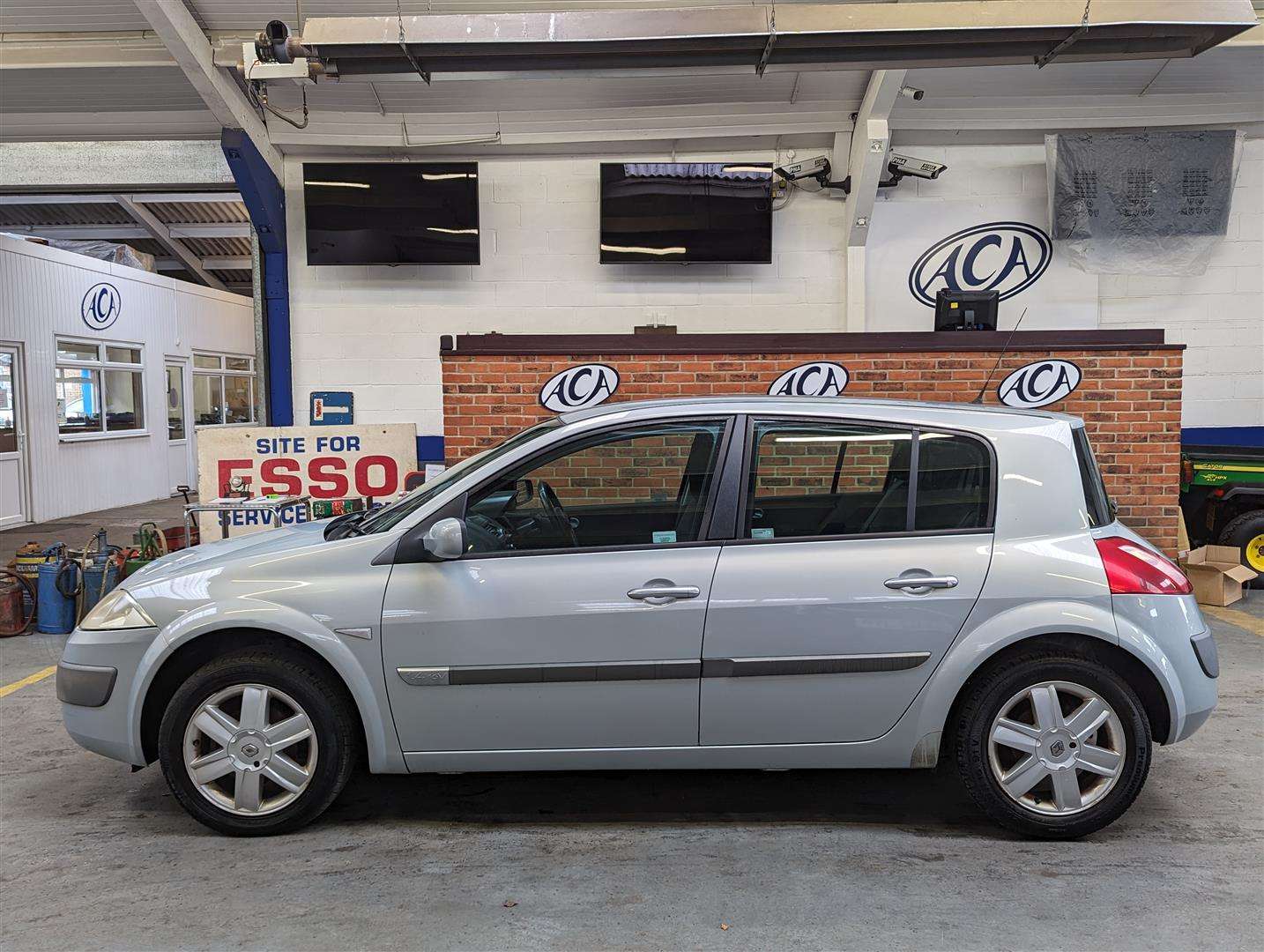 <p>2004 RENAULT MEGANE **SOLD</p>