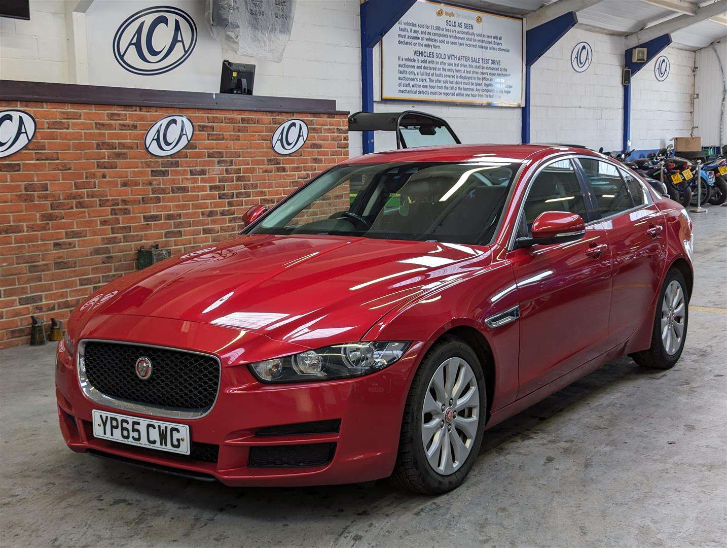 <p>2015 JAGUAR XE SE D</p>